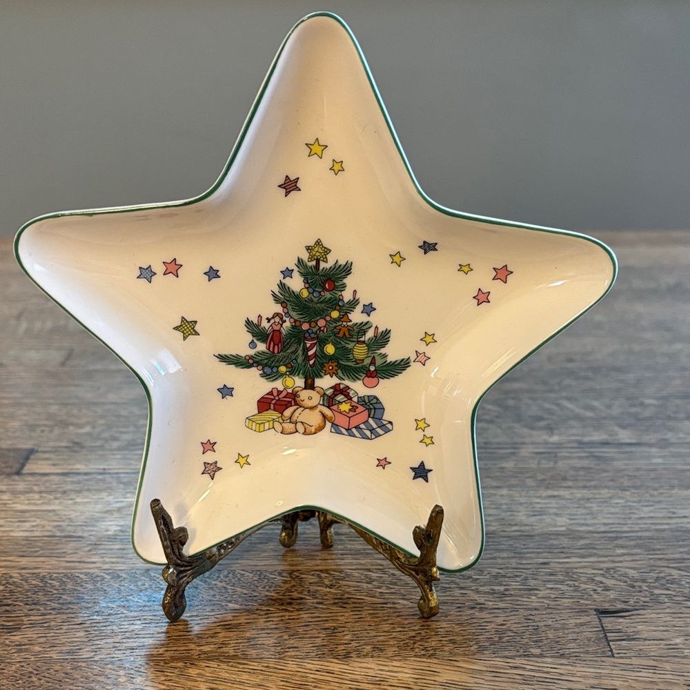 Nikko Happy Holidays Star-Shaped Holiday Trinket Dish with Christmas Tree Design